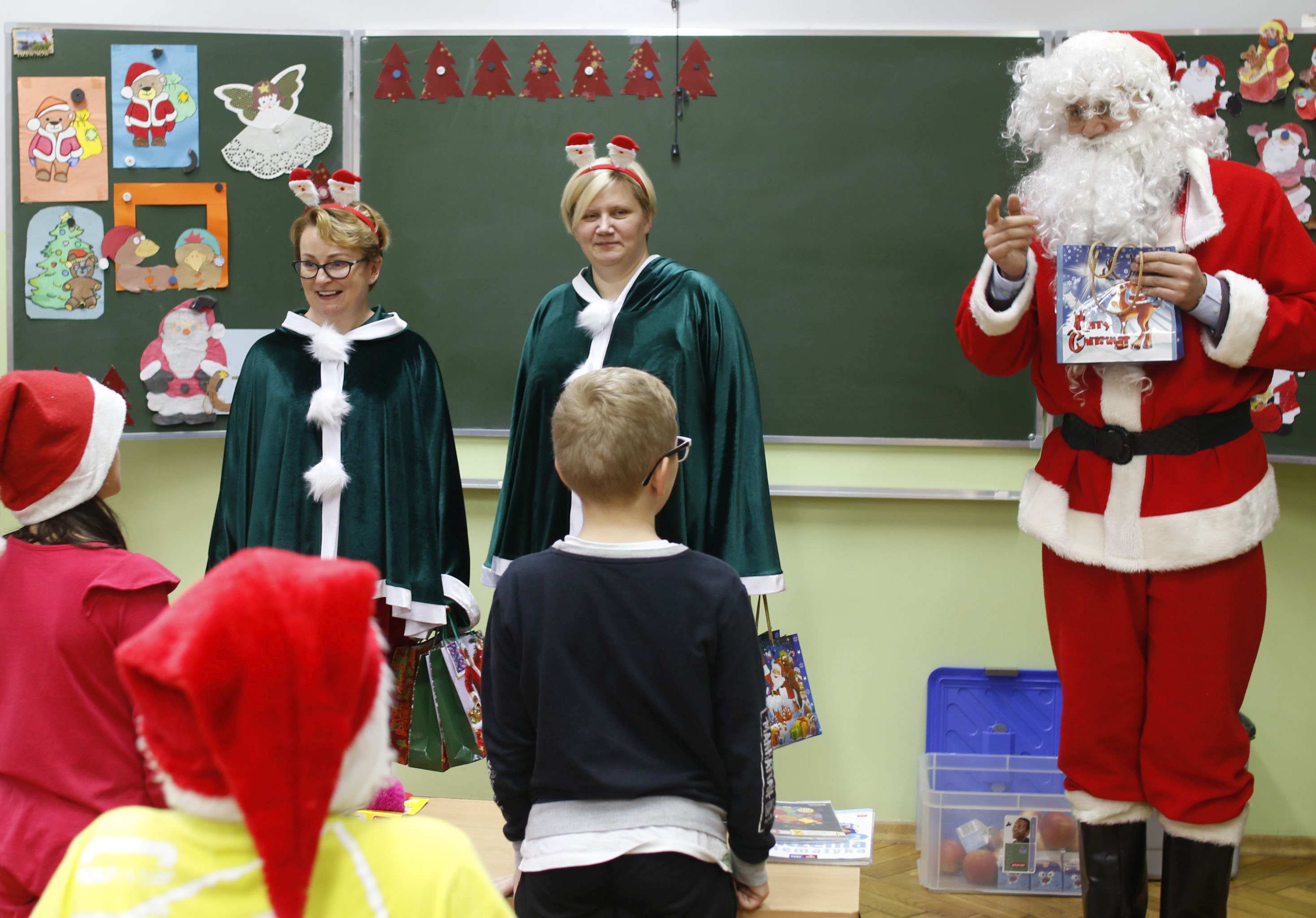 Mali mieszkańcy gminy Miłkowice obdarowani przez Mikołaja