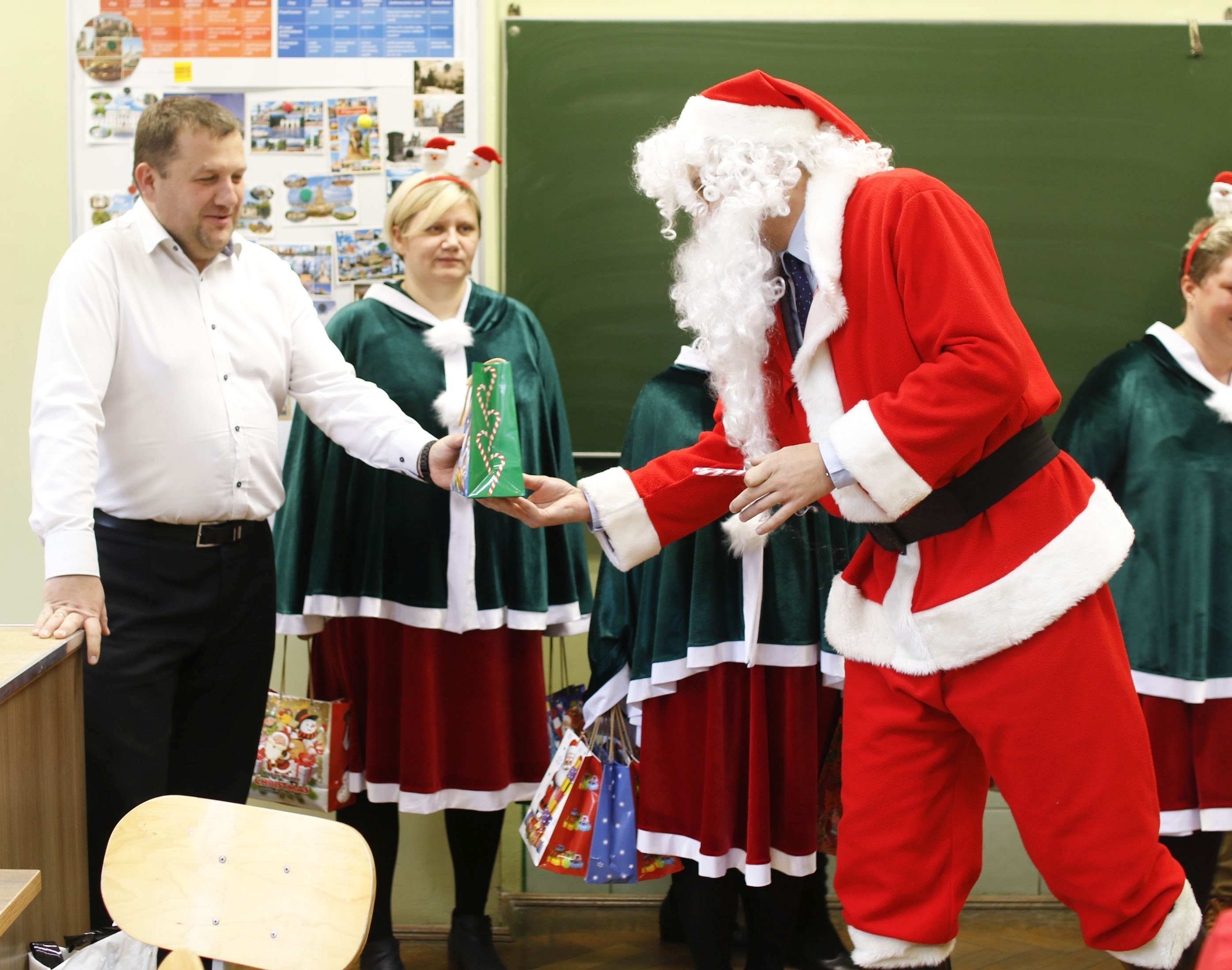 Mali mieszkańcy gminy Miłkowice obdarowani przez Mikołaja