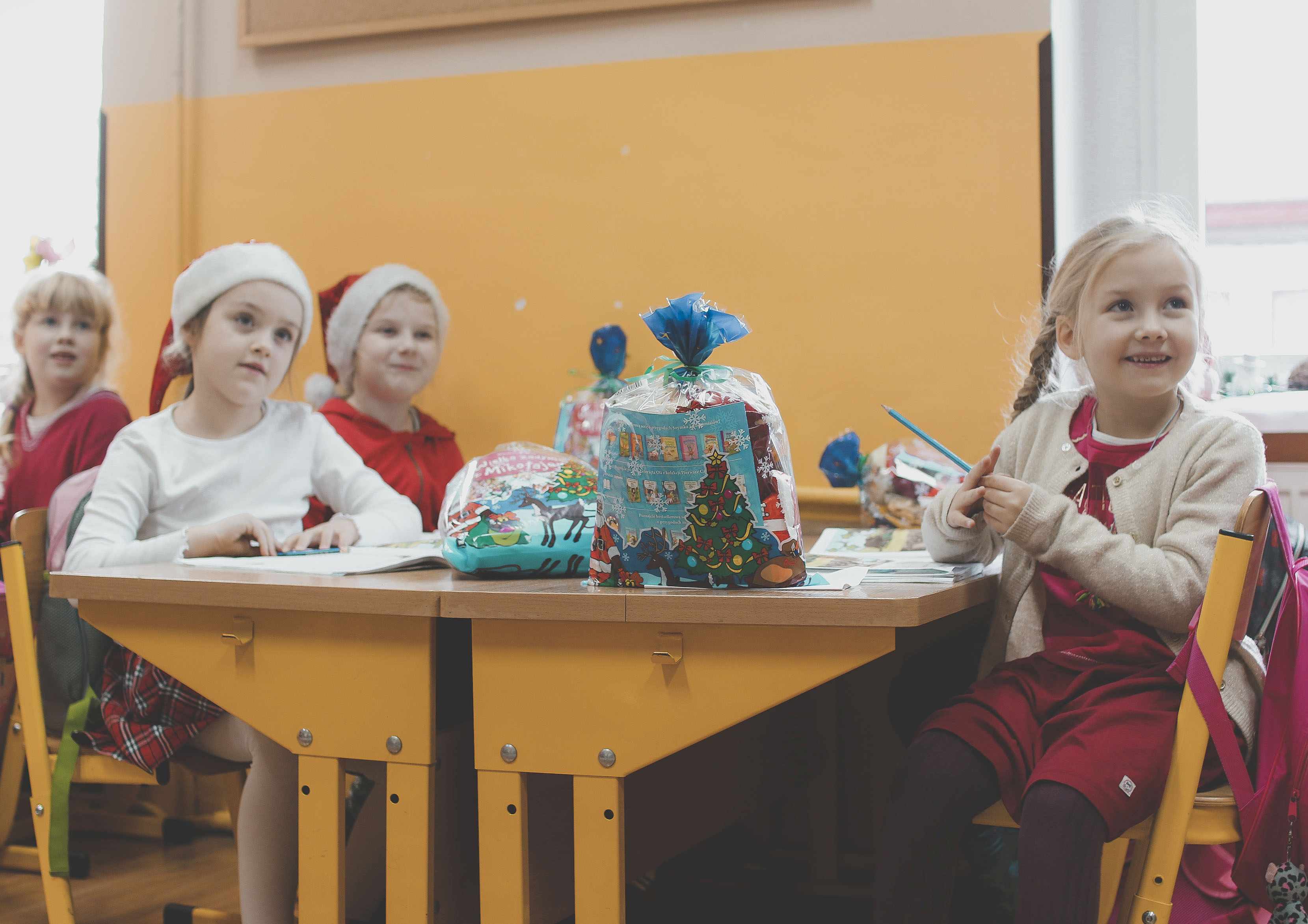 Mali mieszkańcy gminy Miłkowice obdarowani przez Mikołaja