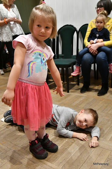 Święty Mikołaj przyniósł prezenty dzieciom w SDK Atrium