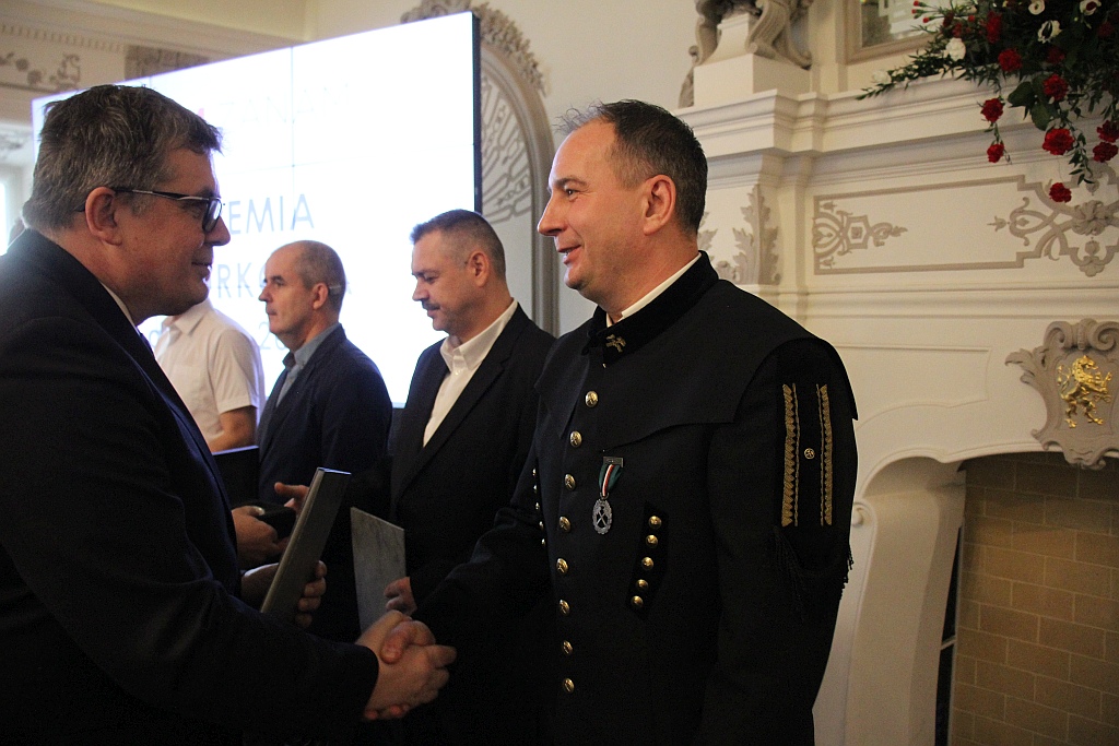 Pracownicy KGHM Zanam zostali odznaczeni z okazji Barbórki