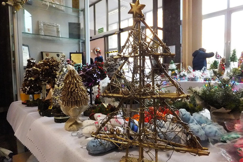 W starostwie odbywa się kiermasz świątecznych dekoracji