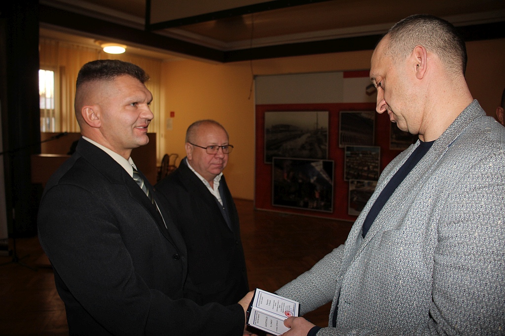 Honorowi dawcy z Hutniczej Krwi otrzymali odznaczenia i nagrody