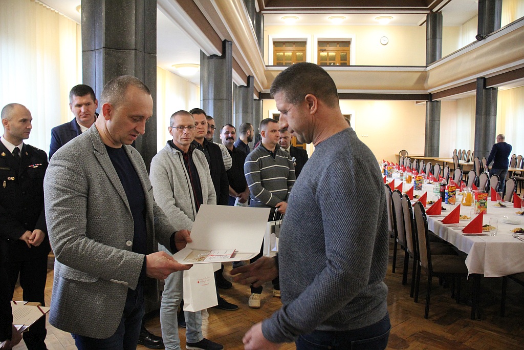 Honorowi dawcy z Hutniczej Krwi otrzymali odznaczenia i nagrody