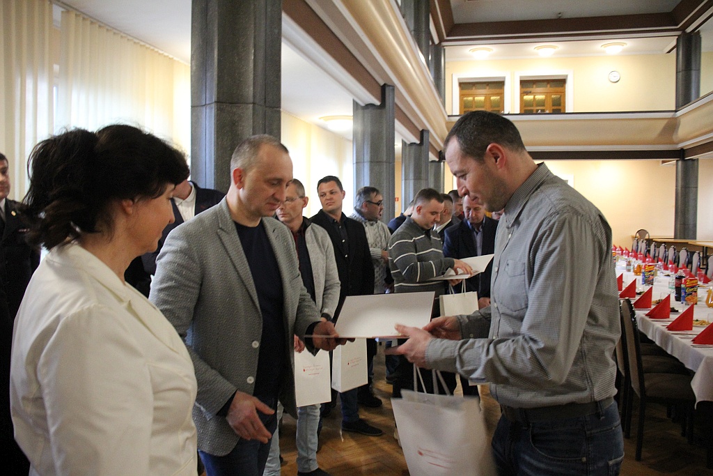 Honorowi dawcy z Hutniczej Krwi otrzymali odznaczenia i nagrody