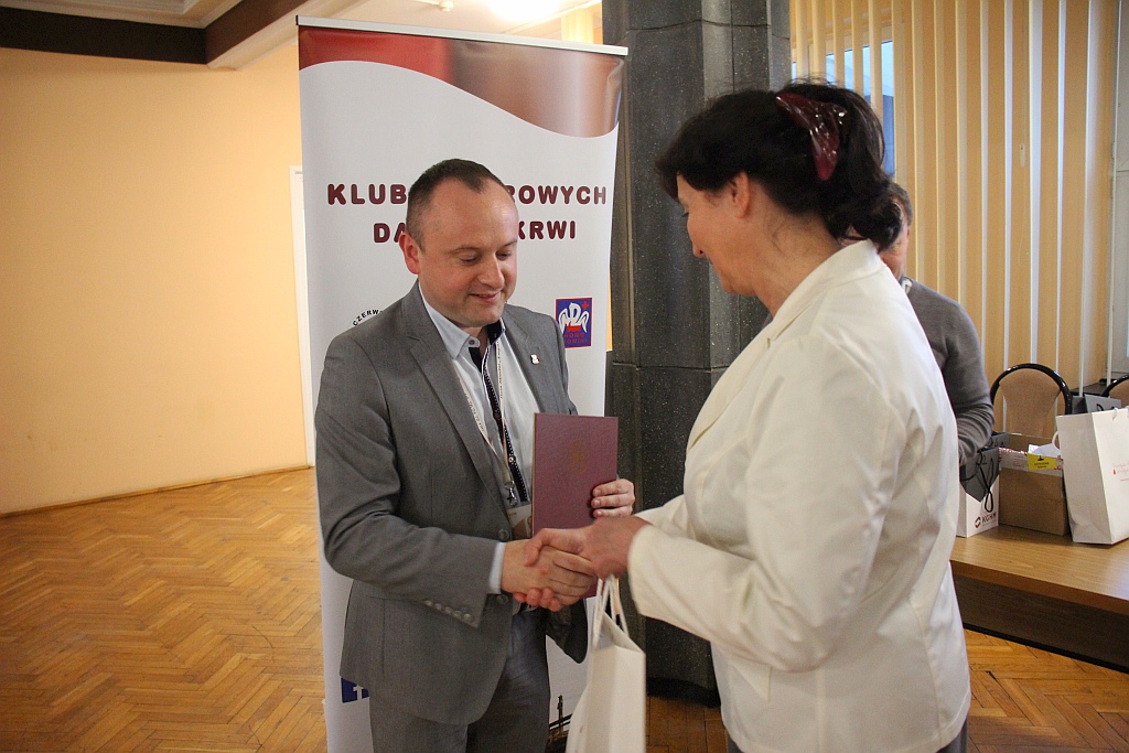 Honorowi dawcy z Hutniczej Krwi otrzymali odznaczenia i nagrody