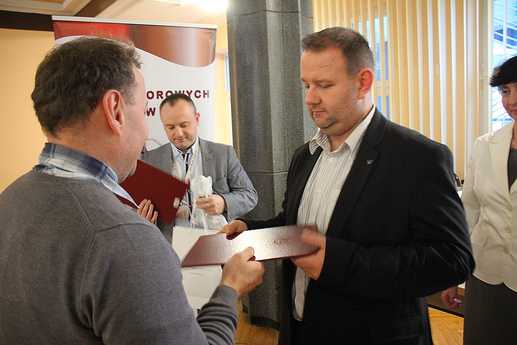 Honorowi dawcy z Hutniczej Krwi otrzymali odznaczenia i nagrody