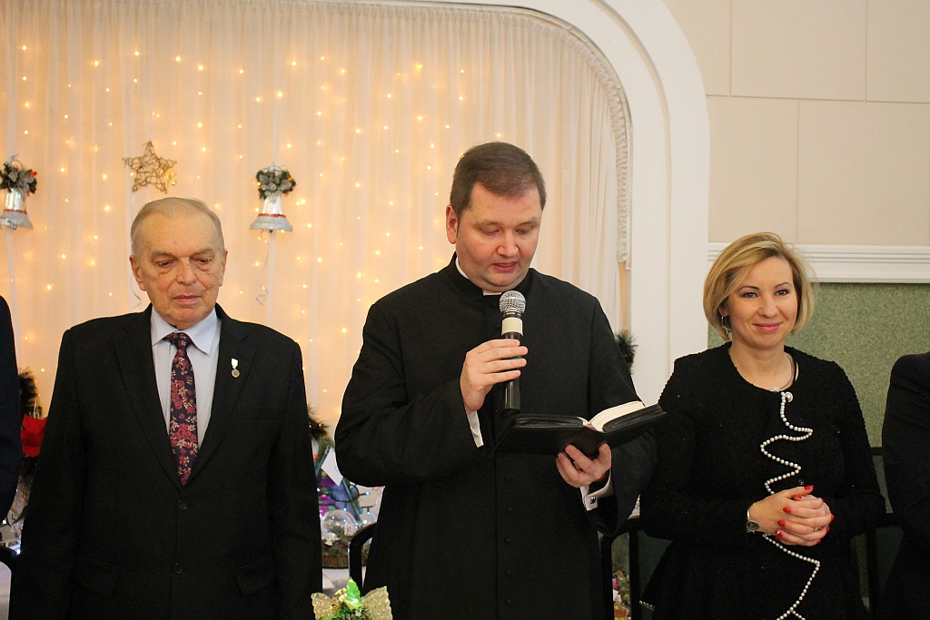 Wspólne kolędowanie na spotkaniu wigilijnym TPD