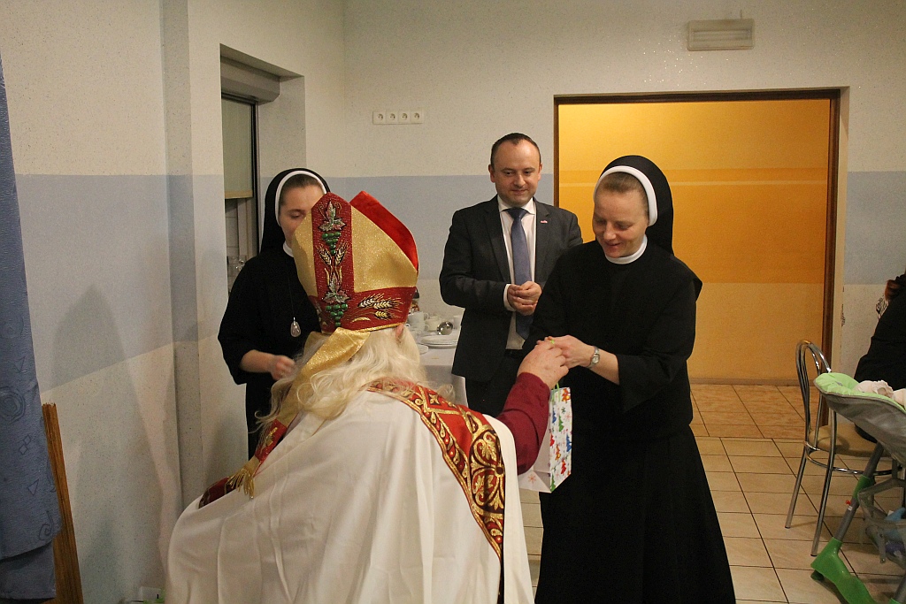 Wizyta Świętego Mikołaja w Domu Dziecka przy ul. Słubickiej