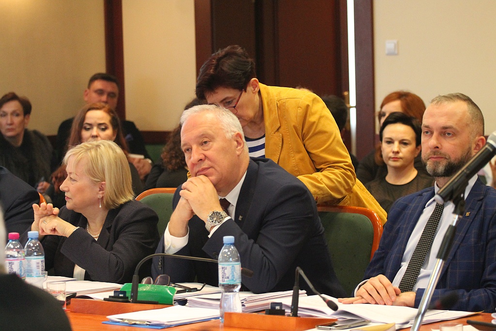 Radni przyjęli budżet na trzeciej w tym roku sesji