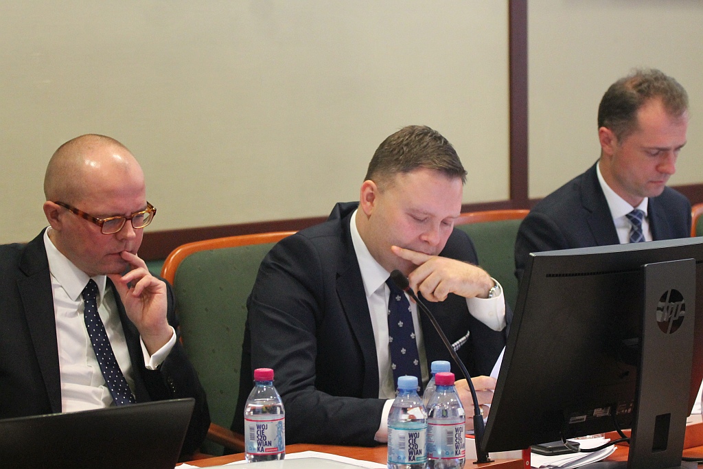Radni przyjęli budżet na trzeciej w tym roku sesji