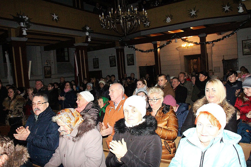 Mieszkańcy Koskowic w zadumie pożegnali mijający rok