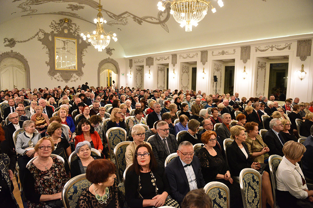 Śpiewnym językiem miłości legniczanie wkroczyli w nowy rok