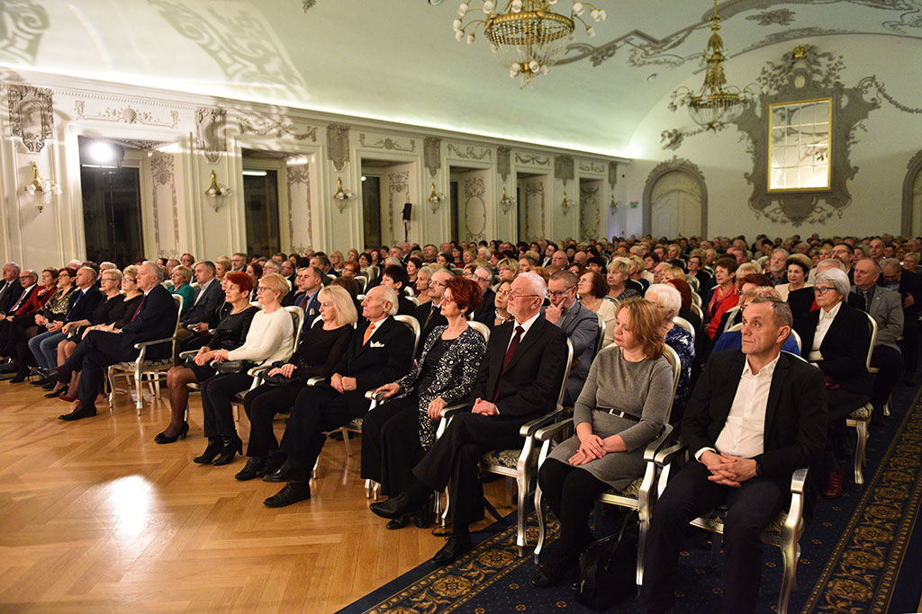 Śpiewnym językiem miłości legniczanie wkroczyli w nowy rok