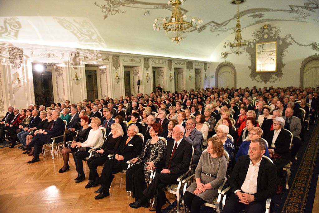Śpiewnym językiem miłości legniczanie wkroczyli w nowy rok