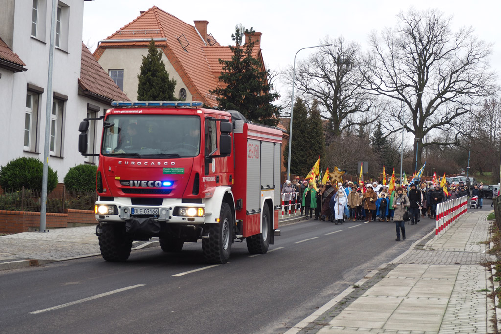 Orszak Trzech Króli zakończył się w prochowickim Rynku
