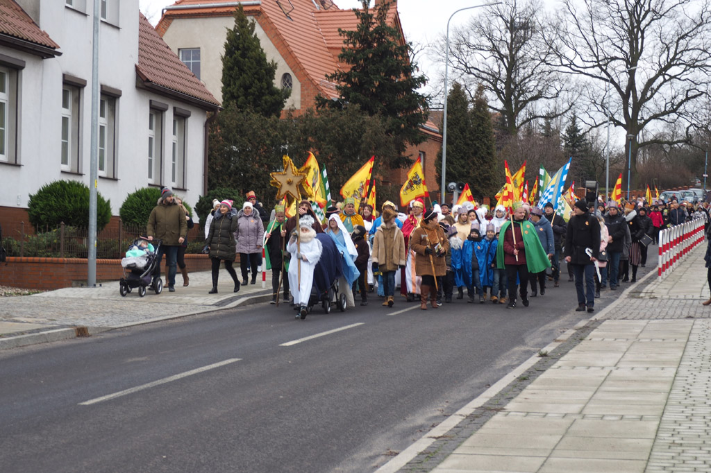 Orszak Trzech Króli zakończył się w prochowickim Rynku