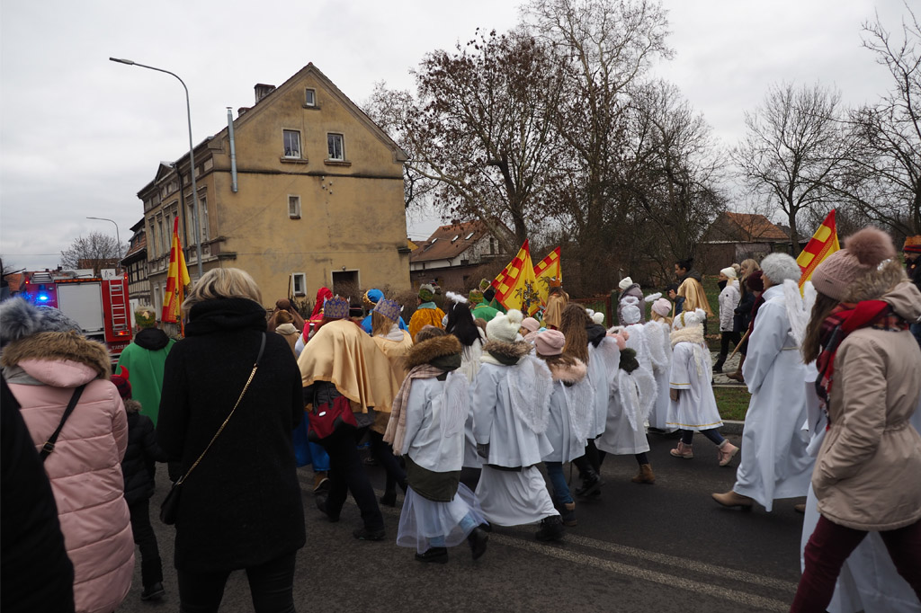 Orszak Trzech Króli zakończył się w prochowickim Rynku