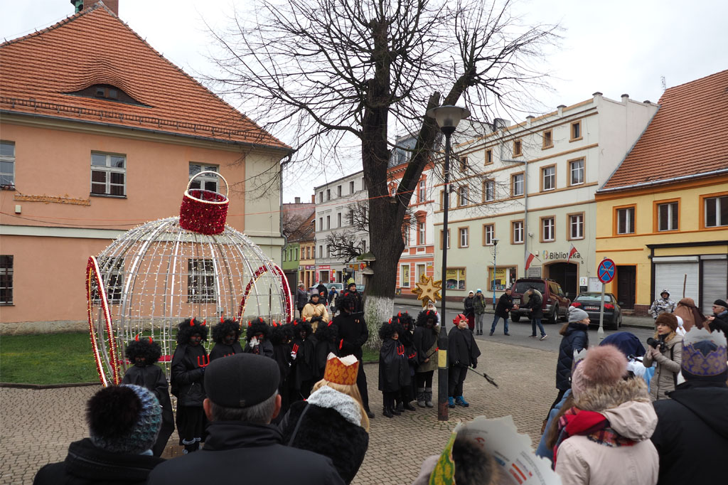 Orszak Trzech Króli zakończył się w prochowickim Rynku