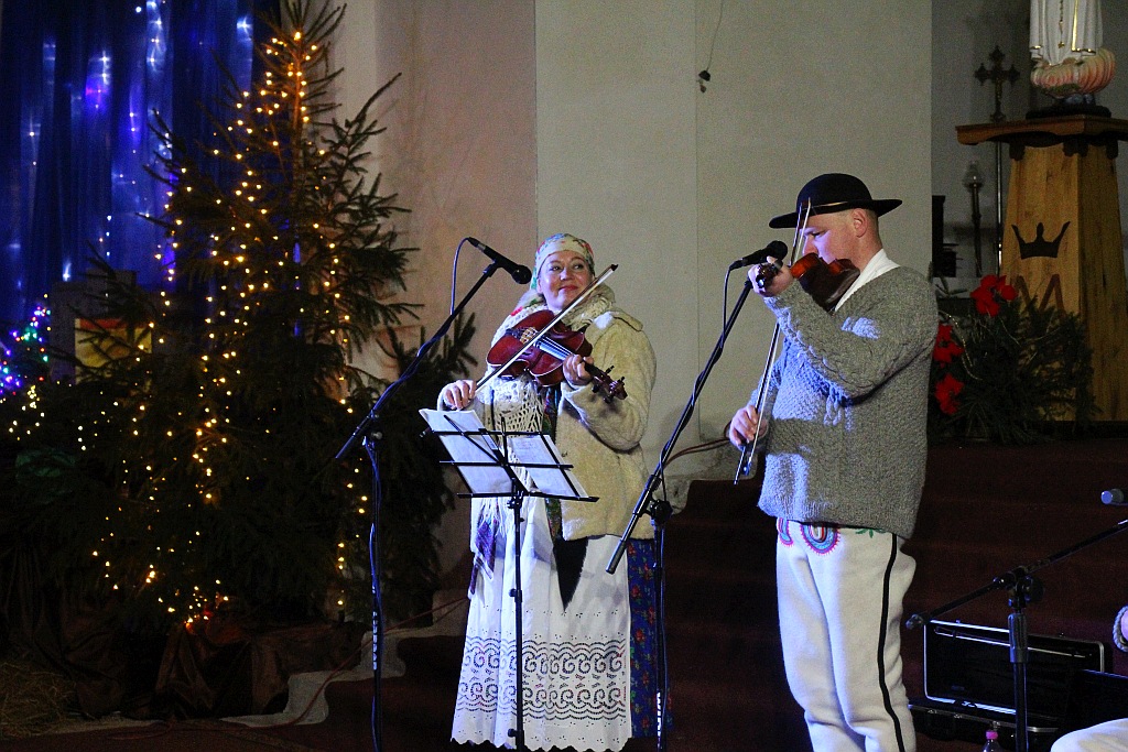 Kapela Góralska Antoniego Gluzy w kościele na Piekarach
