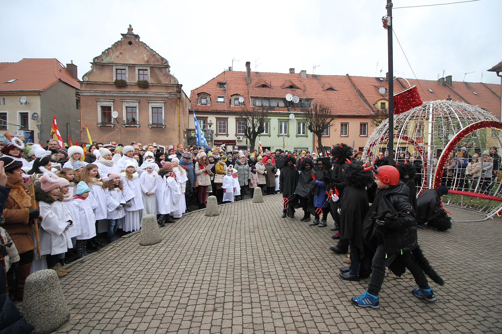Orszak Trzech Króli zakończył się w prochowickim Rynku