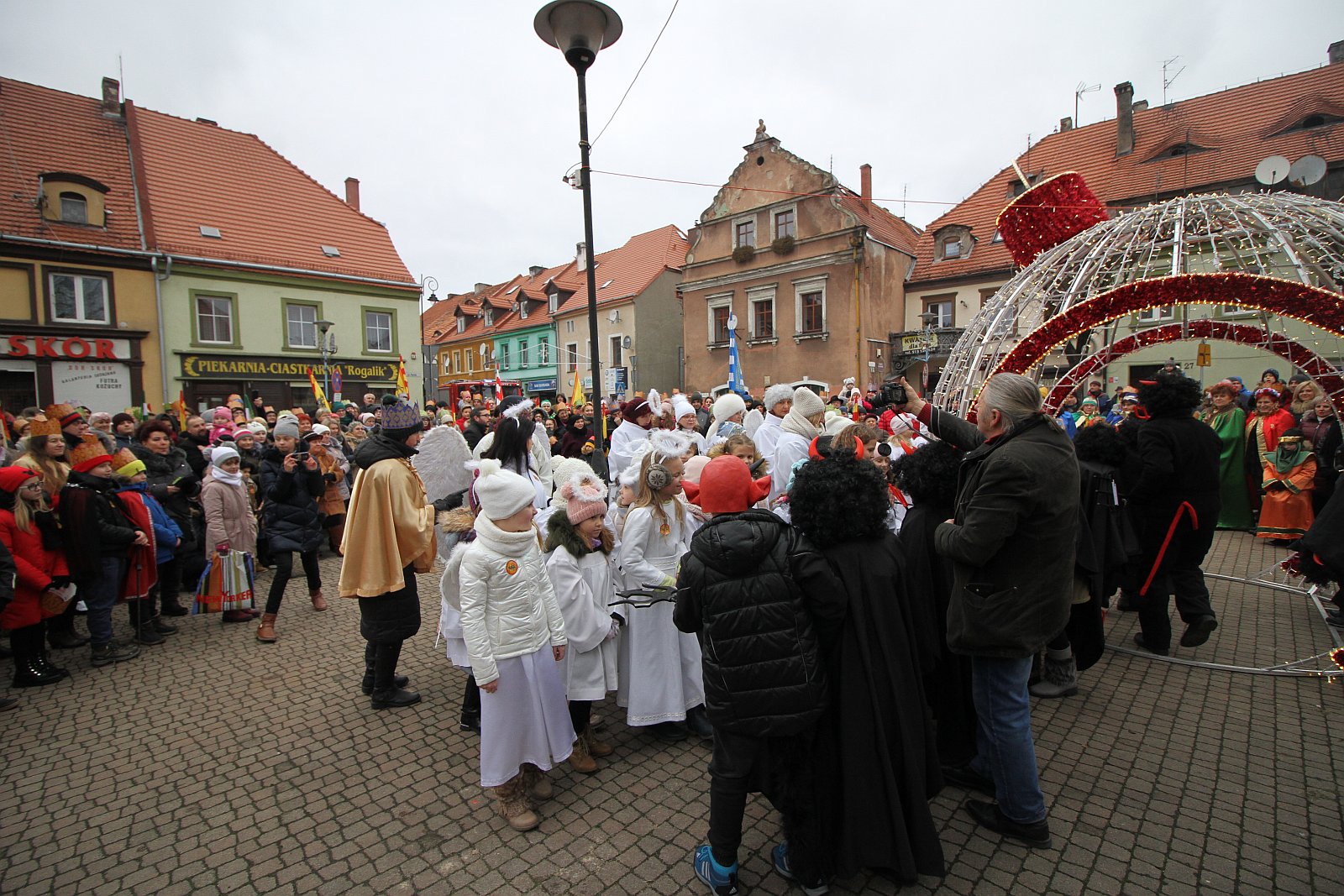 Orszak Trzech Króli zakończył się w prochowickim Rynku