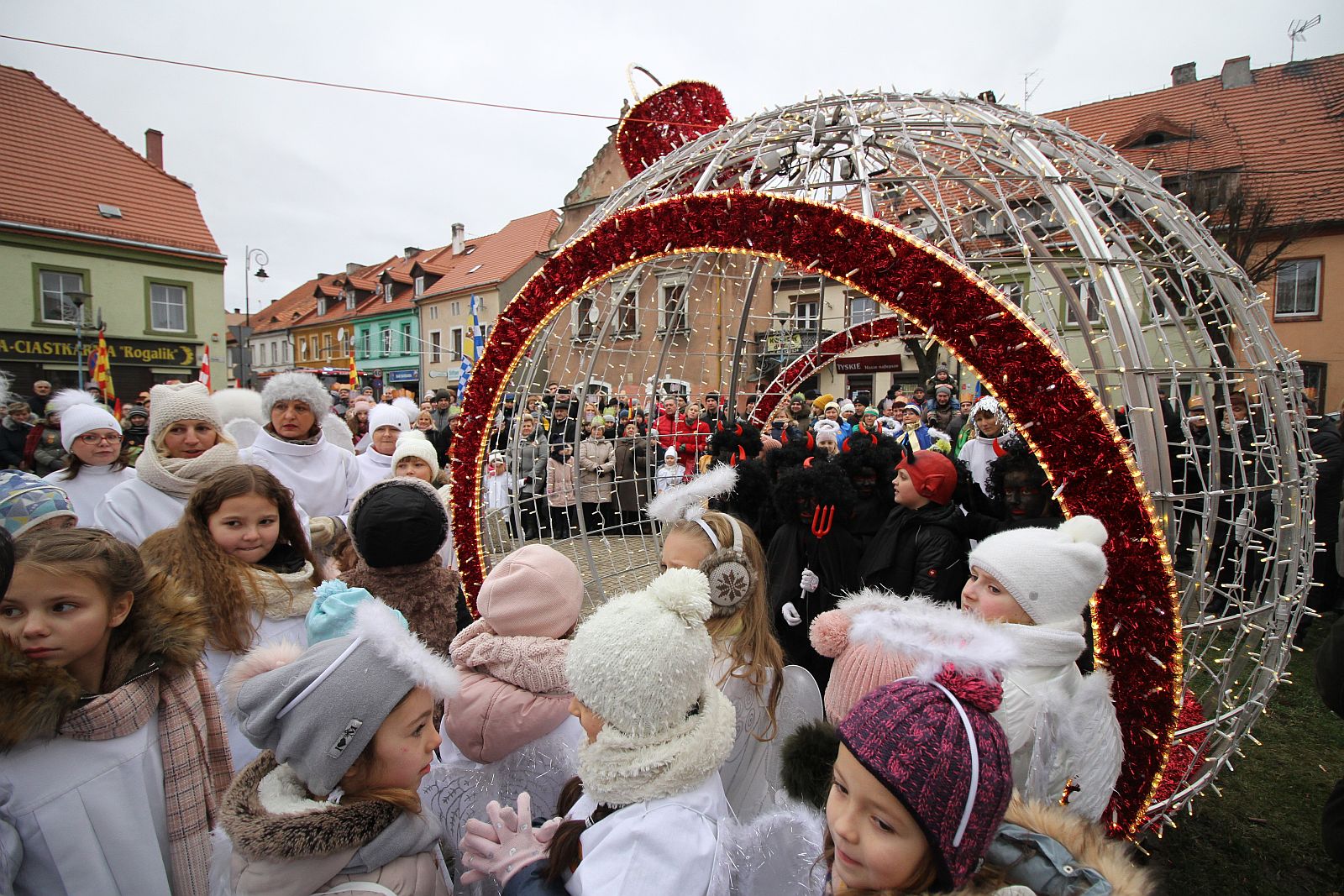 Orszak Trzech Króli zakończył się w prochowickim Rynku