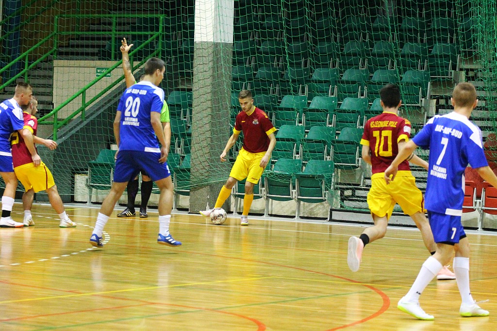Legnicka Liga Halowa: mistrz wrócił na zwycięską ścieżkę