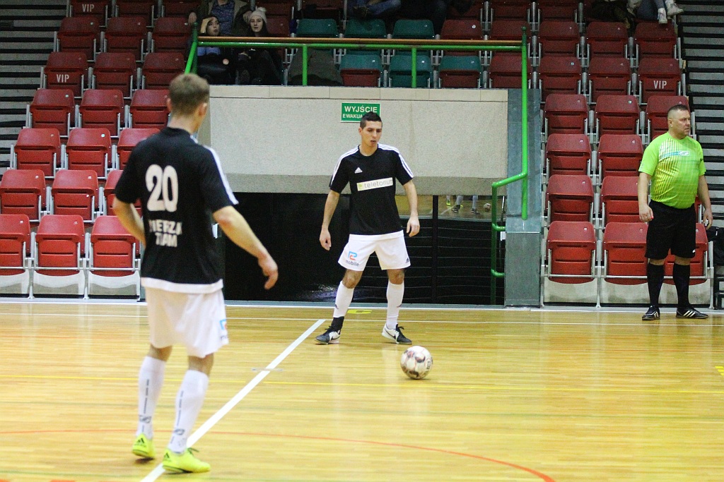 Legnicka Liga Halowa: mistrz wrócił na zwycięską ścieżkę