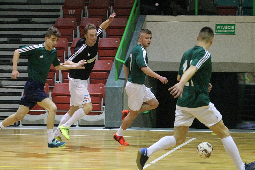 Legnicka Liga Halowa: mistrz wrócił na zwycięską ścieżkę