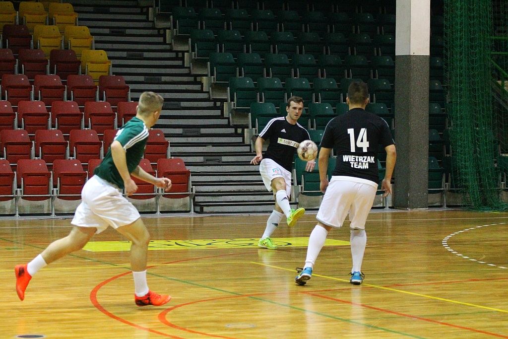 Legnicka Liga Halowa: mistrz wrócił na zwycięską ścieżkę