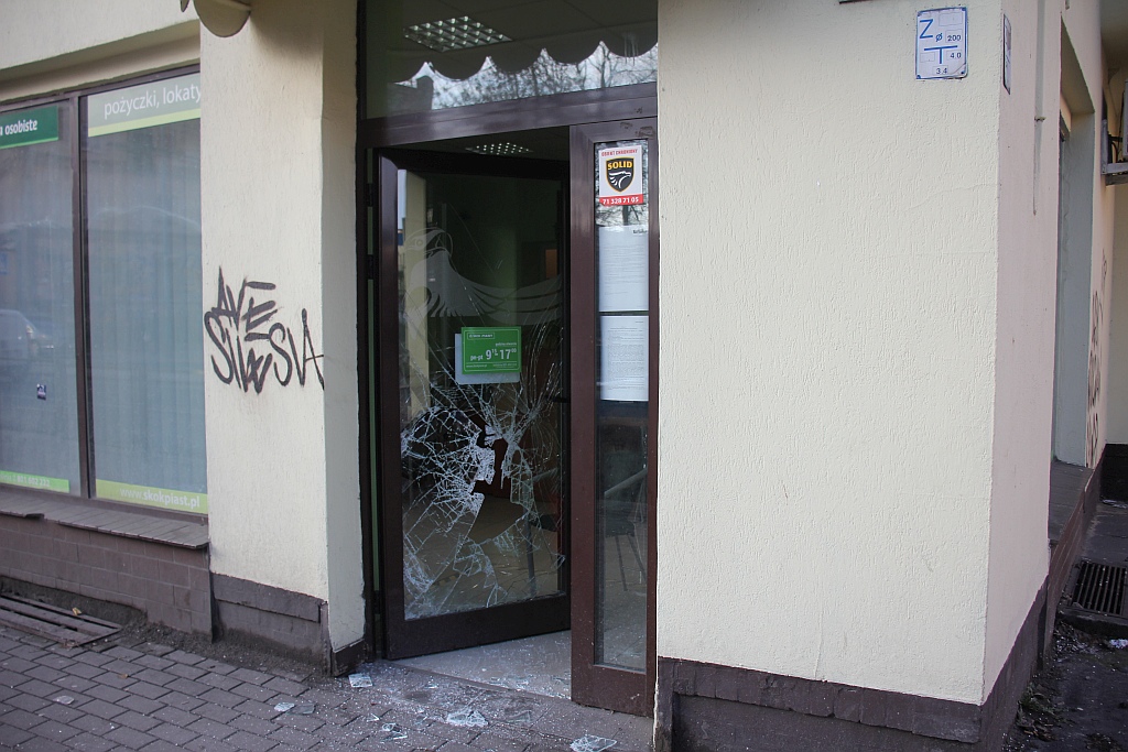 Skok na SKOK w Legnicy. Policja poszukuje sprawcy napadu