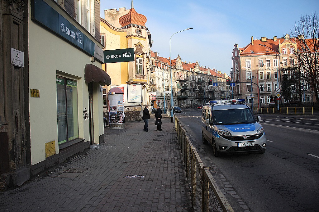 Skok na SKOK w Legnicy. Policja poszukuje sprawcy napadu