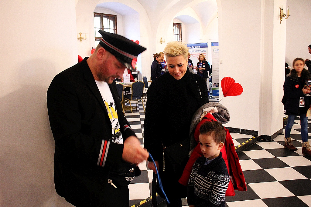 WOŚP: Morsy zanurzyły się w wodzie. Na scenie kolejne występy