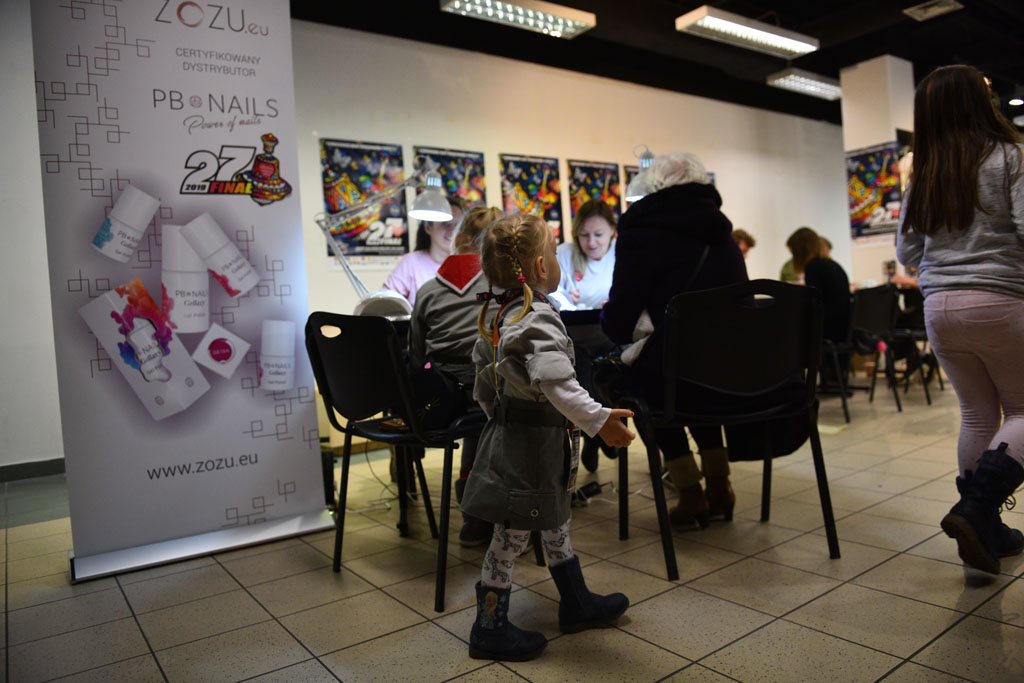 WOŚP: Orkiestra gra w całym mieście mimo niepogody