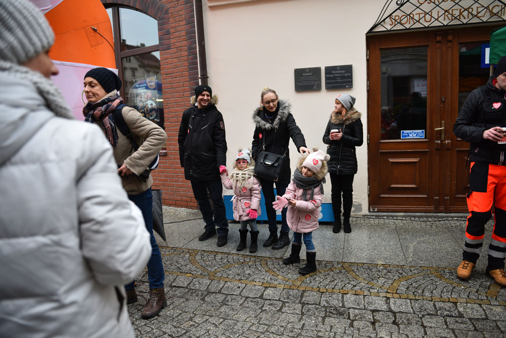 WOŚP: Jubileuszowy Bieg z Serduszkiem. Mimo deszczu tłum