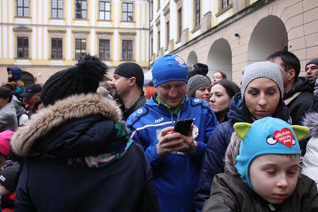 WOŚP: Morsy zanurzyły się w wodzie. Na scenie kolejne występy