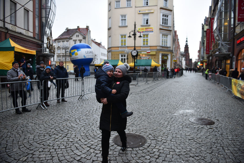 WOŚP: Jubileuszowy Bieg z Serduszkiem. Mimo deszczu tłum
