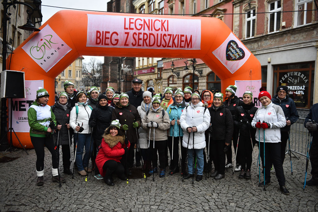 WOŚP: Jubileuszowy Bieg z Serduszkiem. Mimo deszczu tłum