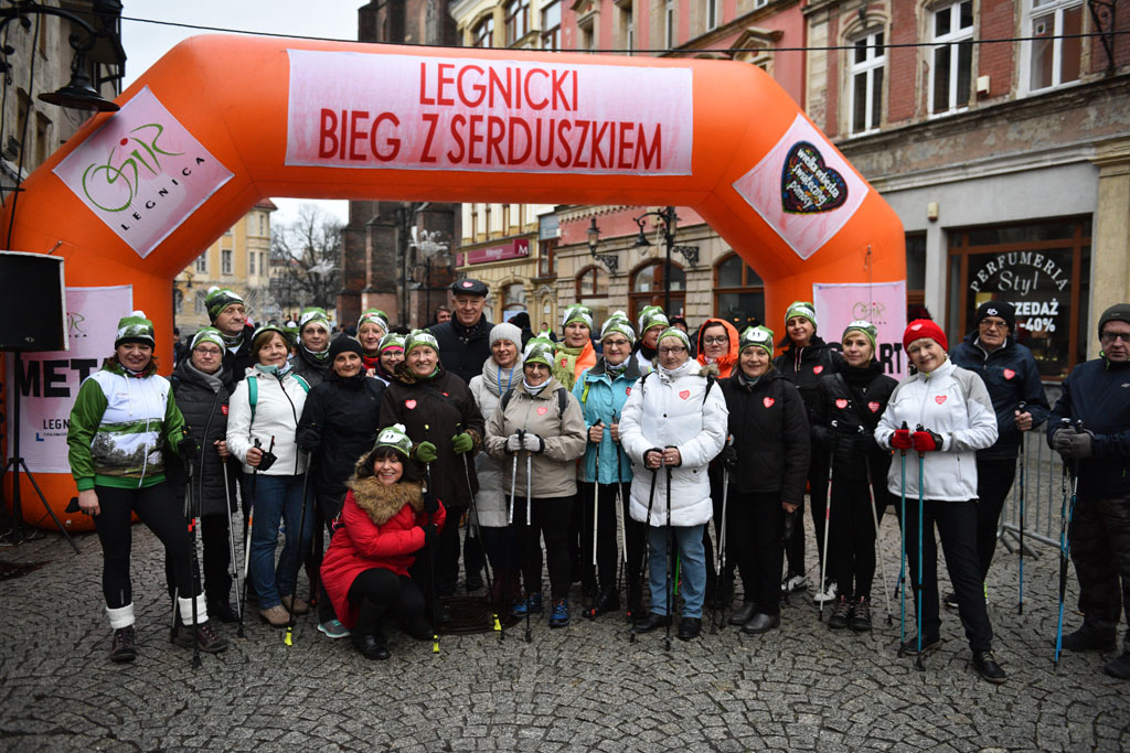 WOŚP: Jubileuszowy Bieg z Serduszkiem. Mimo deszczu tłum