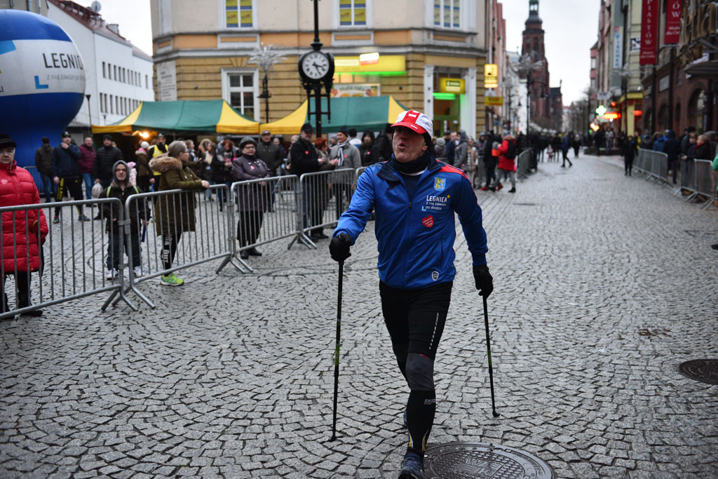 WOŚP: Jubileuszowy Bieg z Serduszkiem. Mimo deszczu tłum