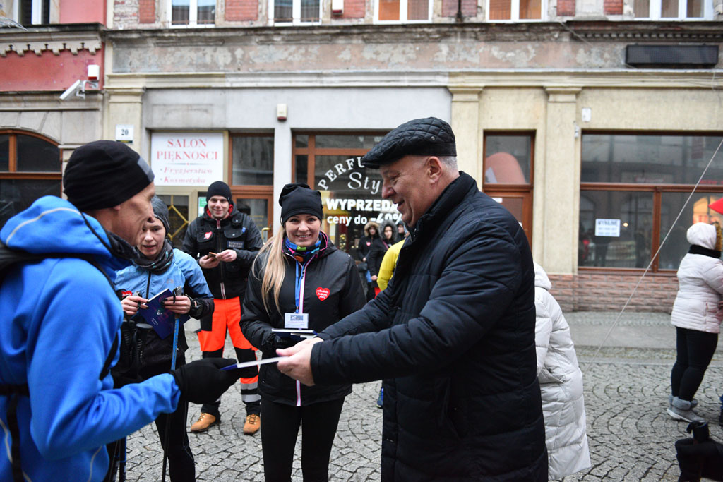 WOŚP: Jubileuszowy Bieg z Serduszkiem. Mimo deszczu tłum