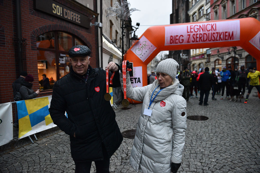WOŚP: Jubileuszowy Bieg z Serduszkiem. Mimo deszczu tłum
