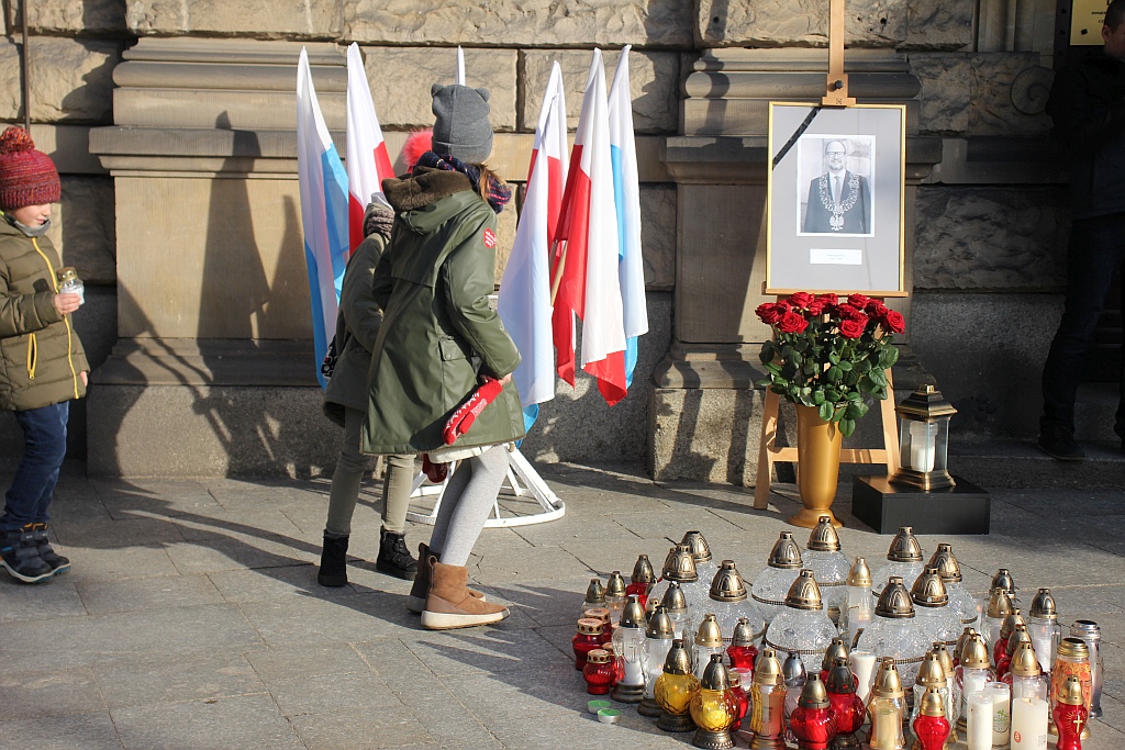 Legniczanie także pożegnali Pawła Adamowicza