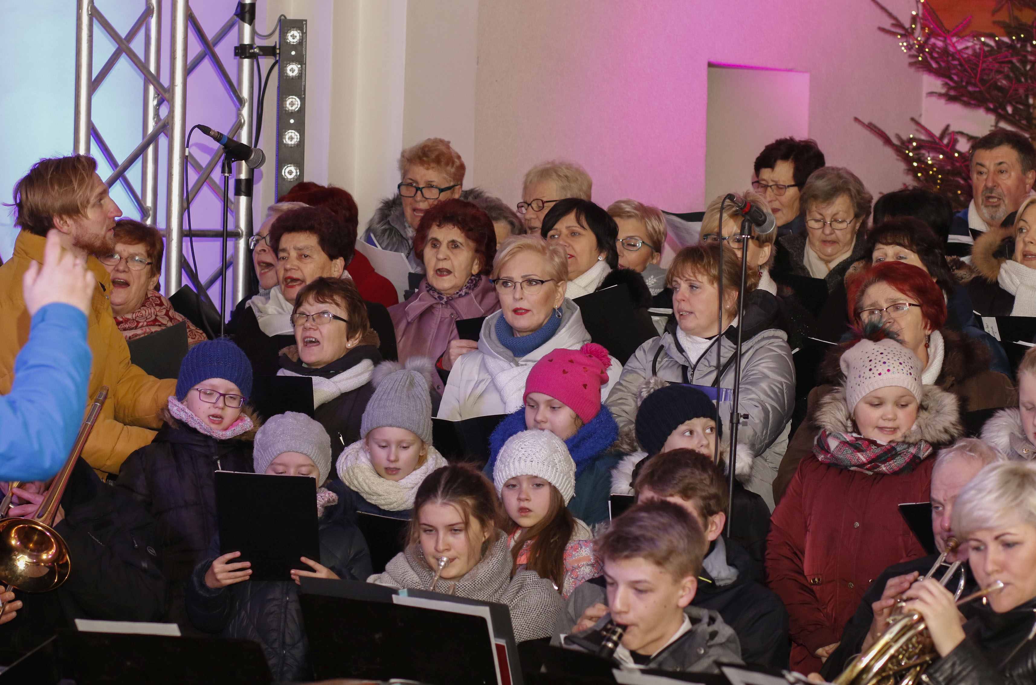 Mieszkańcy Miłkowic wysłuchali koncertu w kościele parafialnym