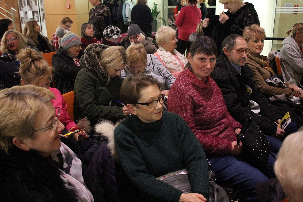 Blisko 250 legniczanek na spotkaniu z Piotrem Polkiem