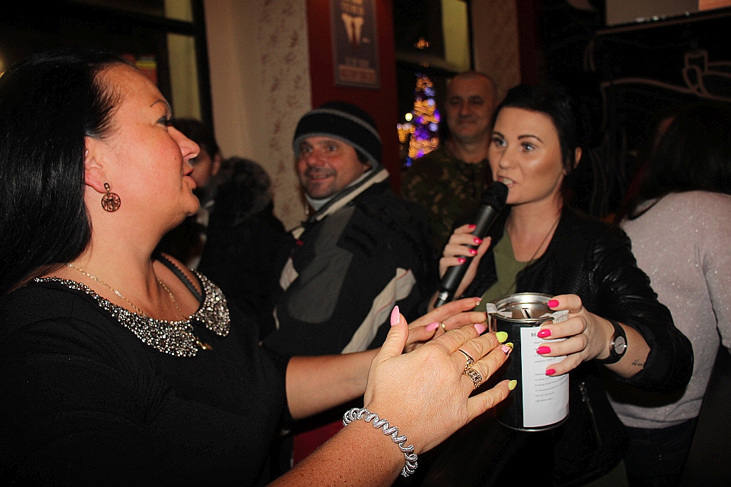 Czwartkowe charytatywne karaoke dla Beaty Radomskiej