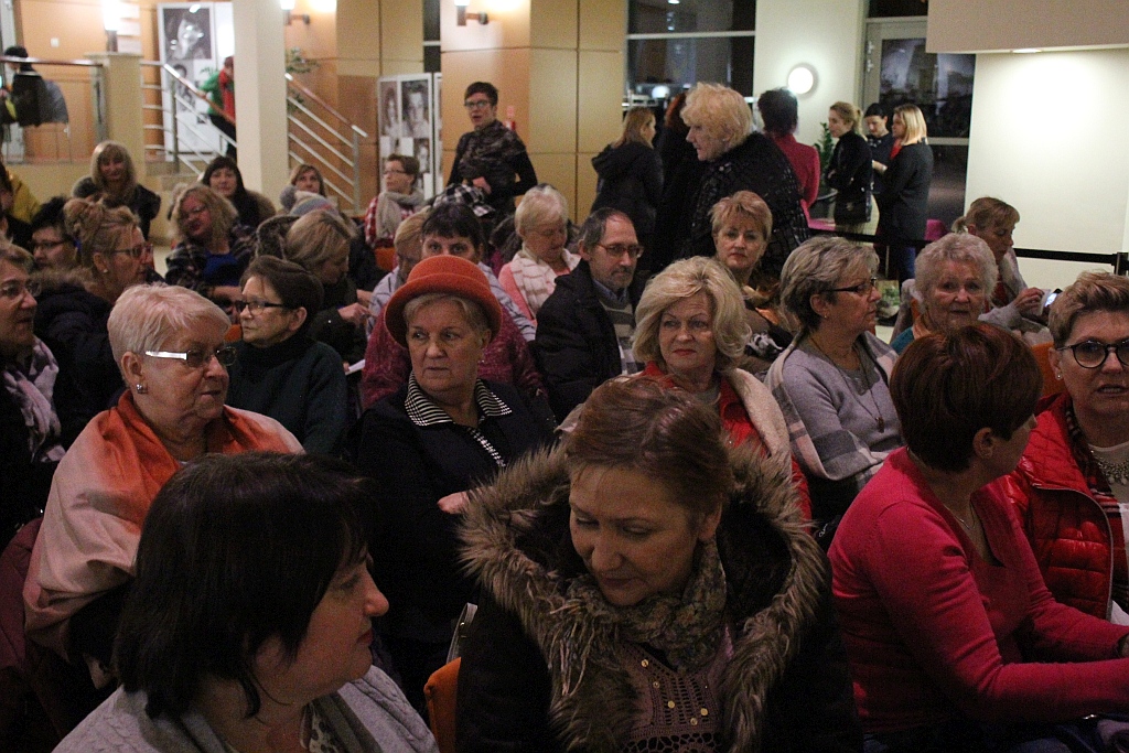 Blisko 250 legniczanek na spotkaniu z Piotrem Polkiem