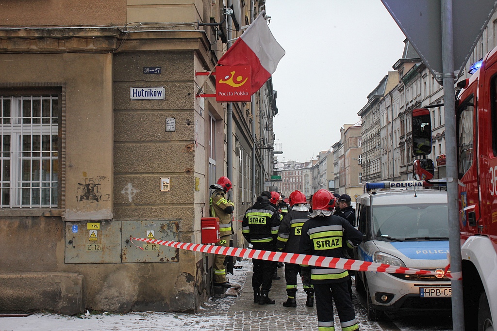 Na poczcie Nowym Świecie znaleziono paczkę z nieznaną substancją