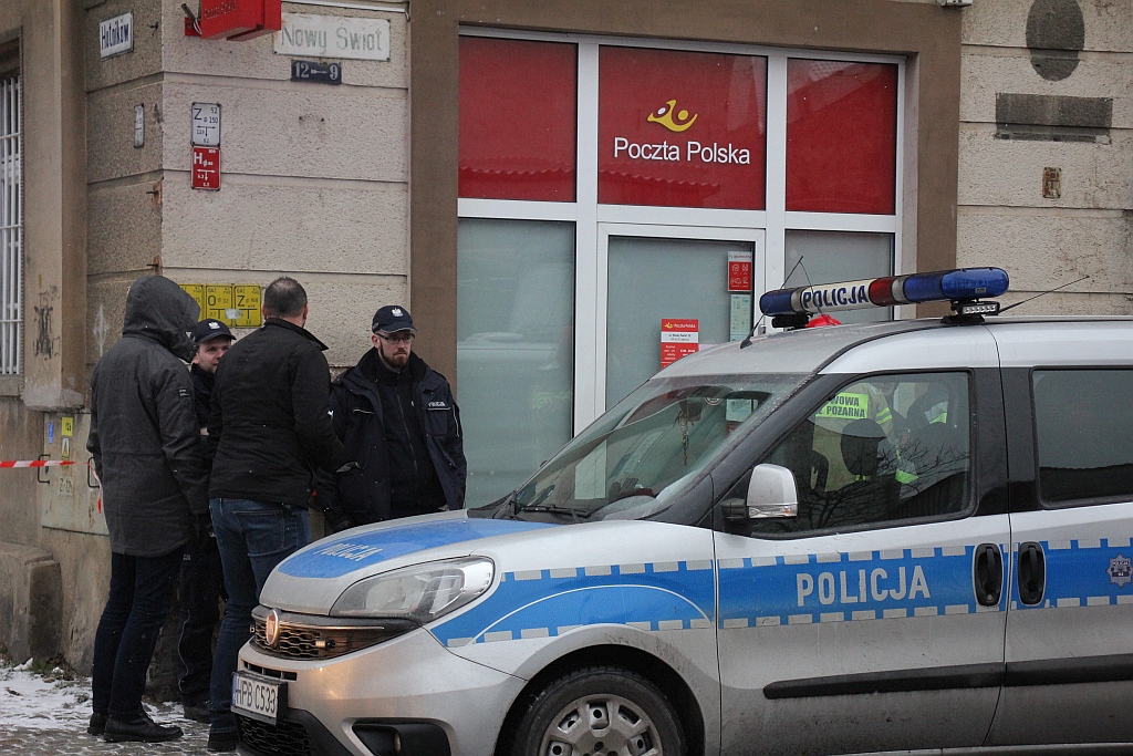 Na poczcie Nowym Świecie znaleziono paczkę z nieznaną substancją